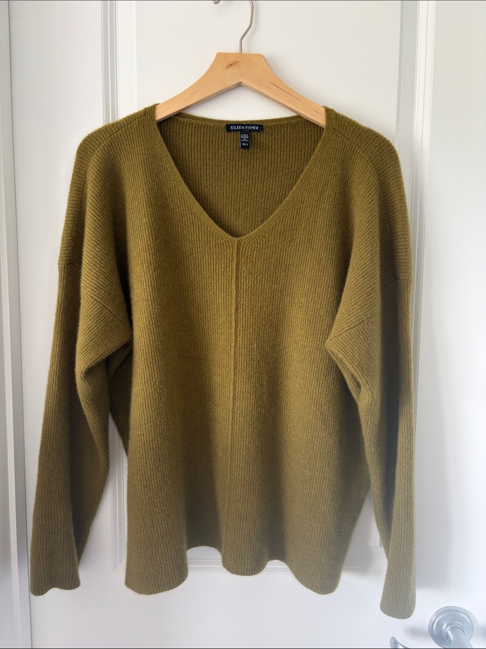 100% Cashmere Elieen Fisher Olive Green V-Neck Ribbed Knit Sweater - sz S